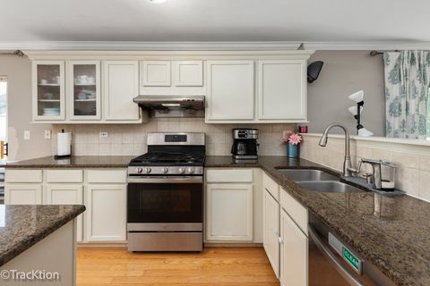 Tiny photo for 601 Kingsbrooke Crossing, Bolingbrook, IL 60440 (MLS # 12642296)