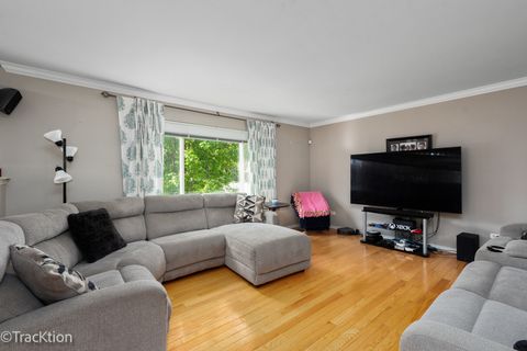 Tiny photo for 601 Kingsbrooke Crossing, Bolingbrook, IL 60440 (MLS # 12642296)
