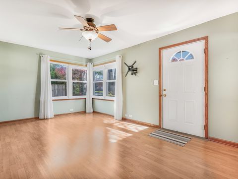 Tiny photo for 3111 Stillwell Drive, Des Plaines, IL 60018 (MLS # 12510940)