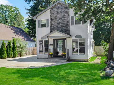 193 Lake Court Crystal Lake IL 60014