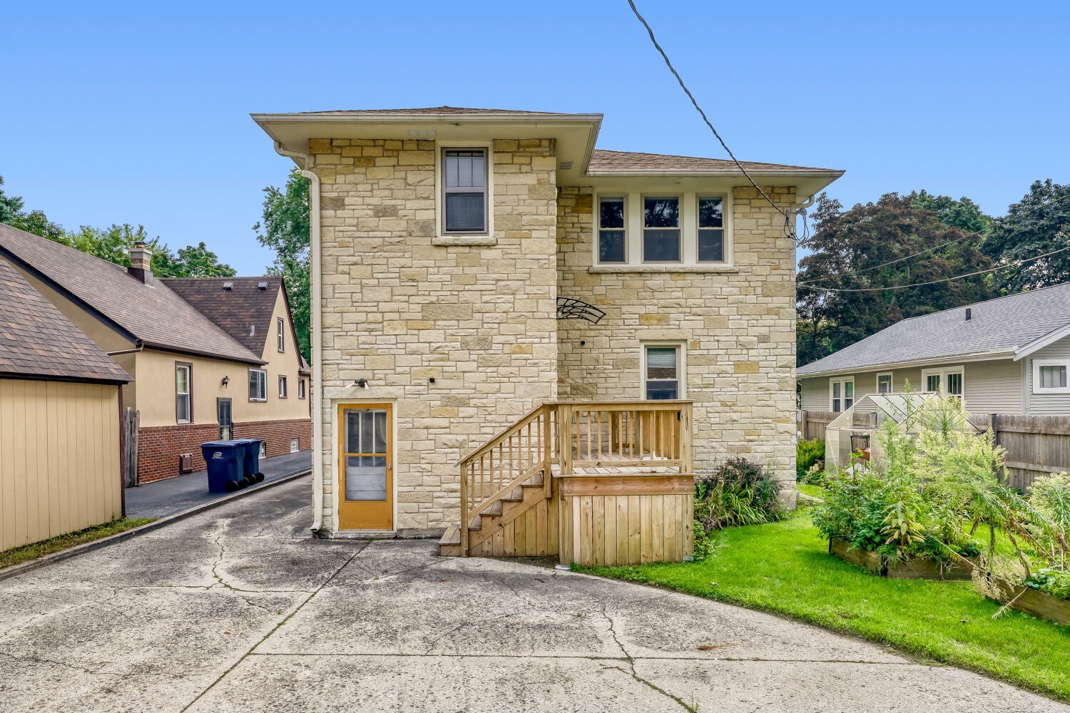 1608 Henry Place