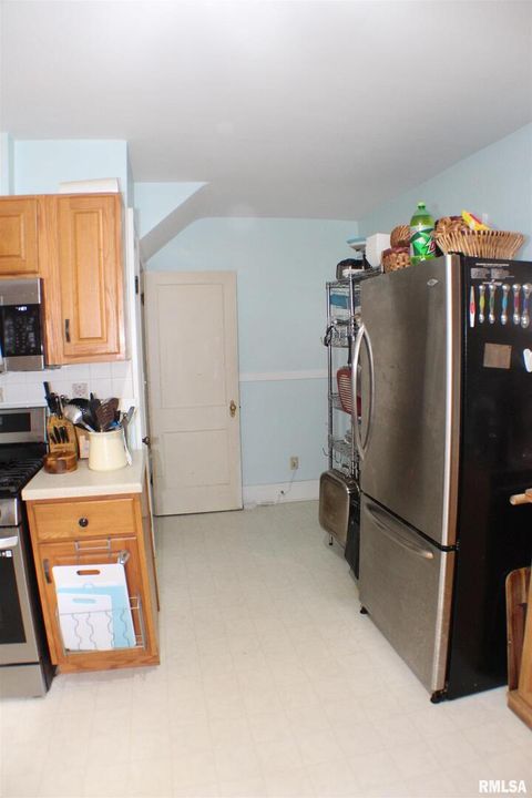 Tiny photo for 2723 ARLINGTON Avenue, Davenport, IA 52803 (MLS # QC4269619)