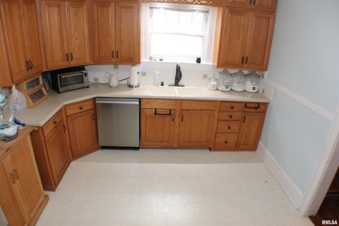 Tiny photo for 2723 ARLINGTON Avenue, Davenport, IA 52803 (MLS # QC4269619)