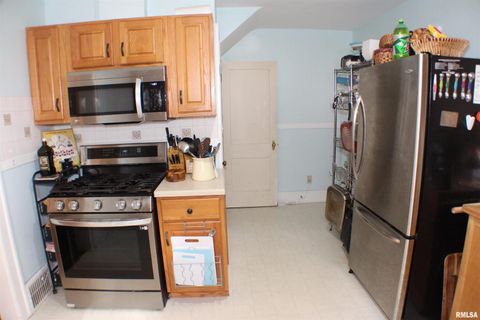 Tiny photo for 2723 ARLINGTON Avenue, Davenport, IA 52803 (MLS # QC4269619)