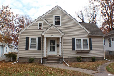 Photo of 2723 ARLINGTON Avenue, Davenport, IA 52803 (MLS # QC4269619)