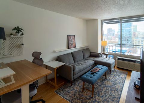 Tiny photo for 450 W Briar Place #10J, Chicago, IL 60657 (MLS # 12597437)