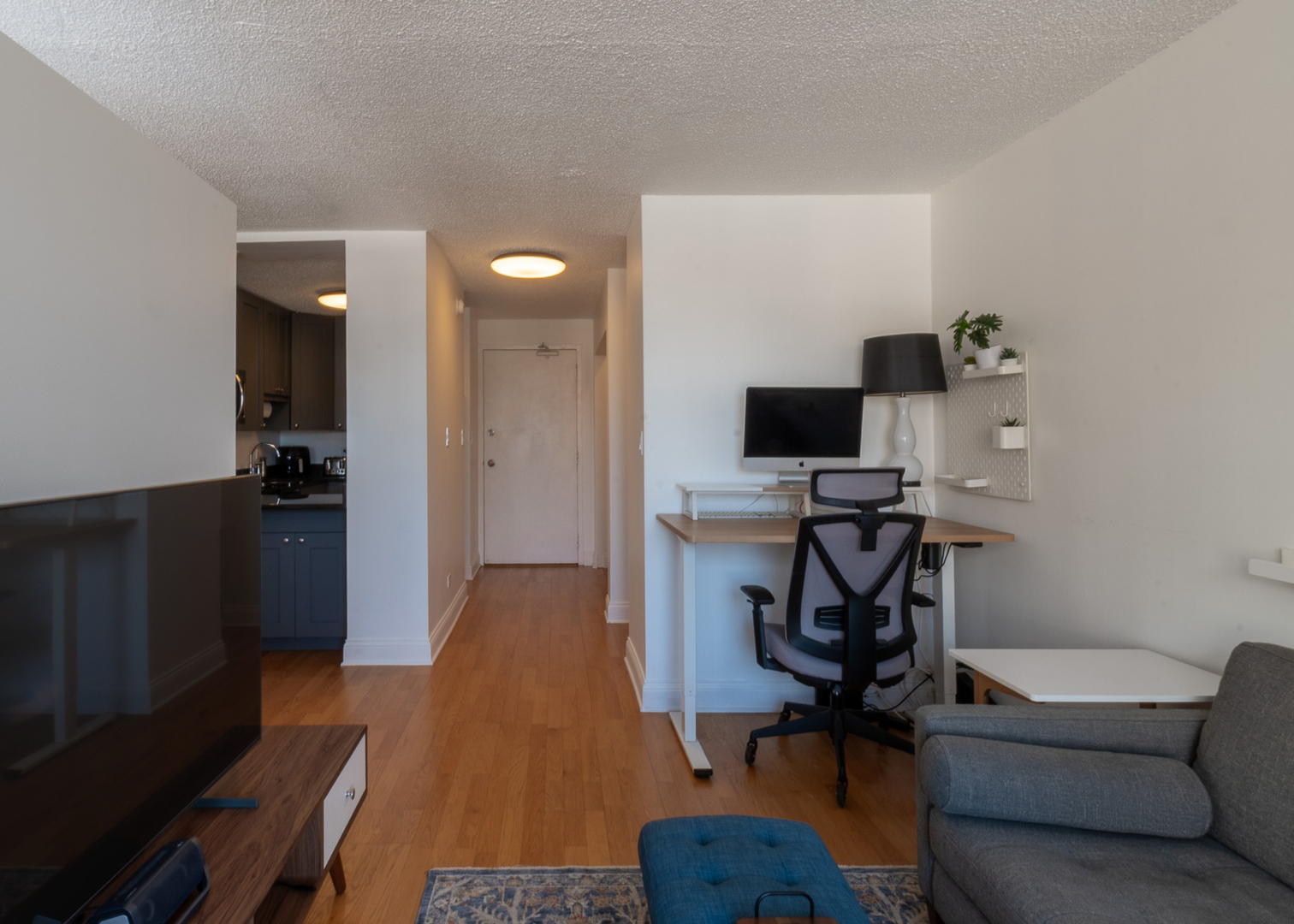 450 W Briar Place 10J