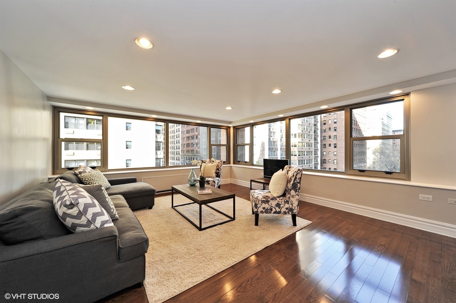 247 E Chestnut Street 602