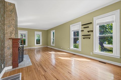 Tiny photo for 300 N South Elgin Boulevard, South Elgin, IL 60177 (MLS # 12533410)