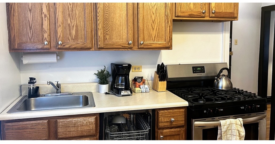 1911 W Larchmont Avenue 3A