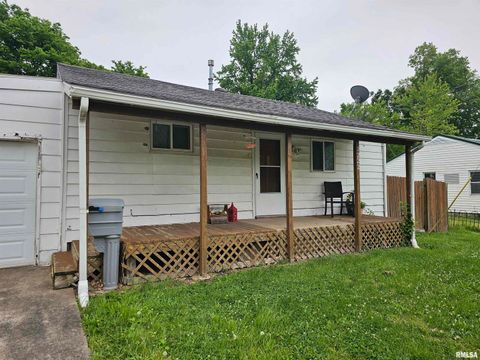 Tiny photo for 1222 MIDWAY Court, Marion, IL 62959 (MLS # QC4263680)