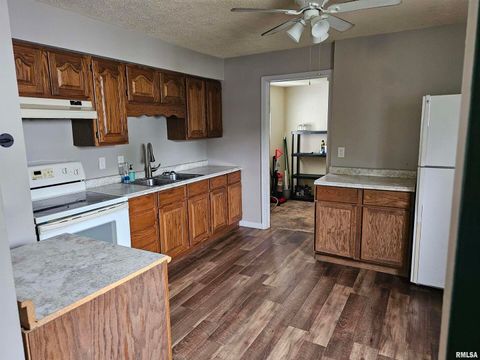 Tiny photo for 1222 MIDWAY Court, Marion, IL 62959 (MLS # QC4263680)