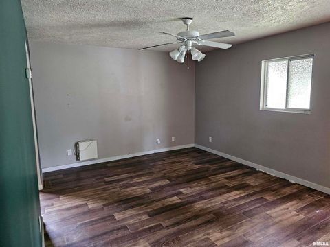 Tiny photo for 1222 MIDWAY Court, Marion, IL 62959 (MLS # QC4263680)