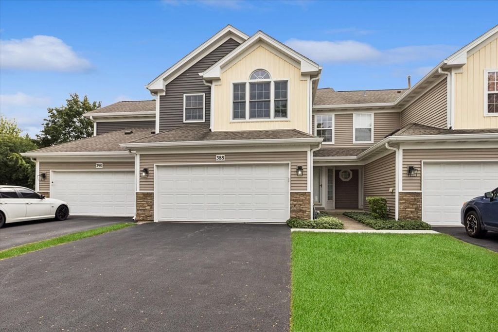 Photo for 388 E Tall Oaks Lane #388, Itasca, IL 60143 (MLS # 12479403)