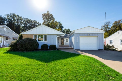 Photo of 2520 30th Ave Court, Moline, IL 61265 (MLS # 12754376)