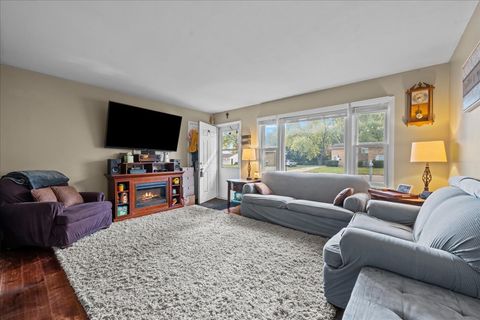 Tiny photo for 1747 W Illinois Avenue, Aurora, IL 60506 (MLS # 12498126)