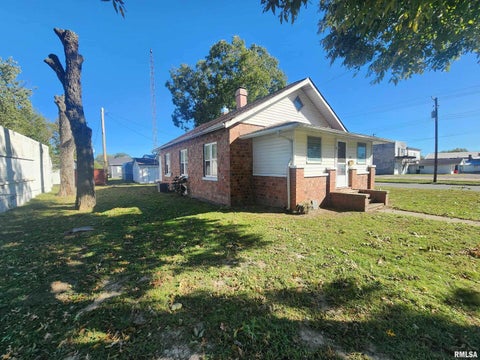 Tiny photo for 202 N VICTOR Street, Christopher, IL 62822 (MLS # 12666235)