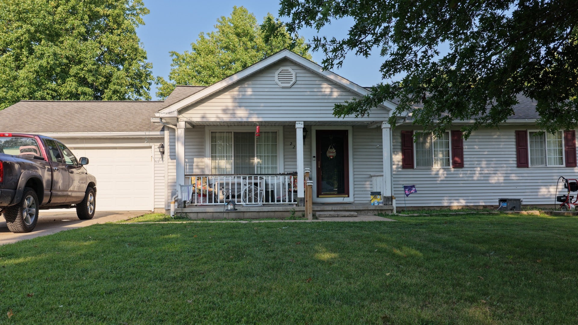 2218 S Thompsonville Road