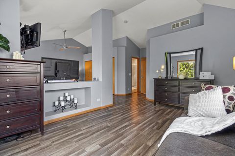 Tiny photo for 410 Bay Tree Circle, Vernon Hills, IL 60061 (MLS # 12470367)