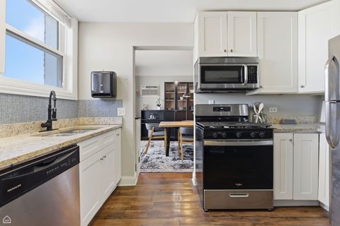 Tiny photo for 2331 W Farwell Avenue #3N, Chicago, IL 60645 (MLS # 12612546)