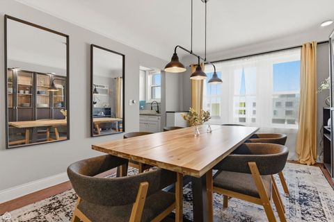 Tiny photo for 2331 W Farwell Avenue #3N, Chicago, IL 60645 (MLS # 12612546)