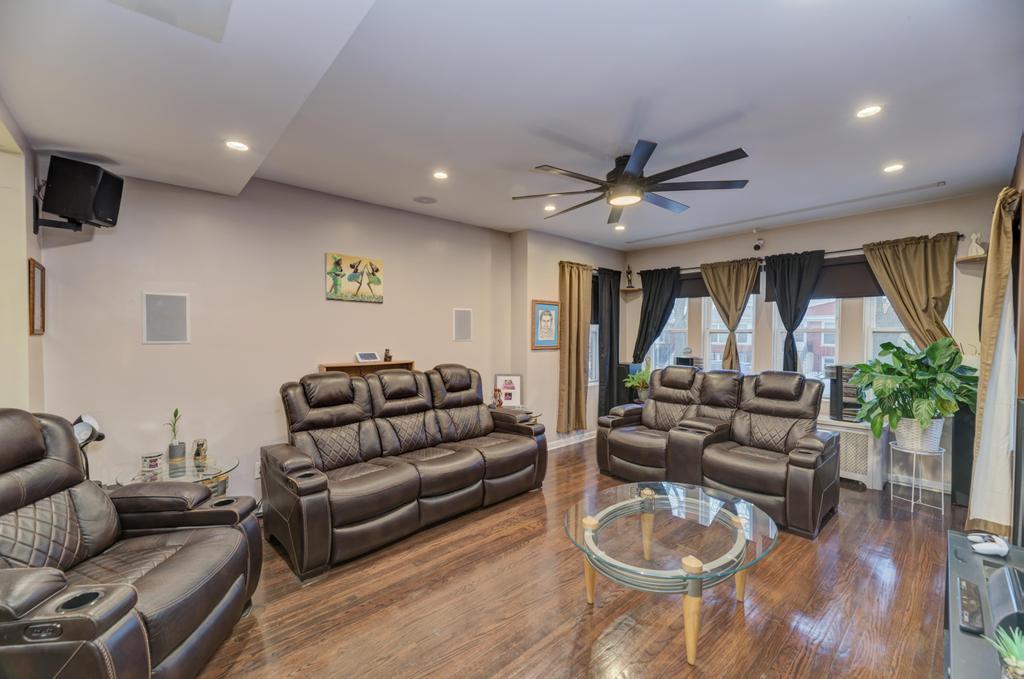 1941 N Harding Avenue