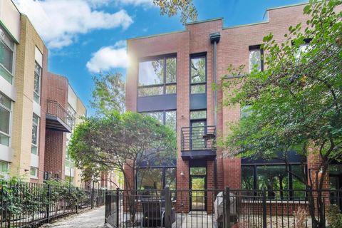 Photo of 2832 N Riverwalk Drive, Chicago, IL 60618 (MLS # 12482742)