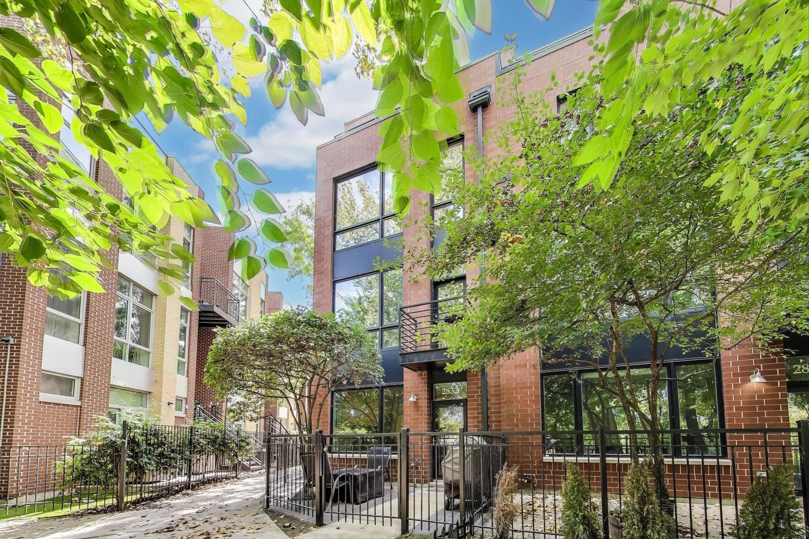 2832 N Riverwalk Drive