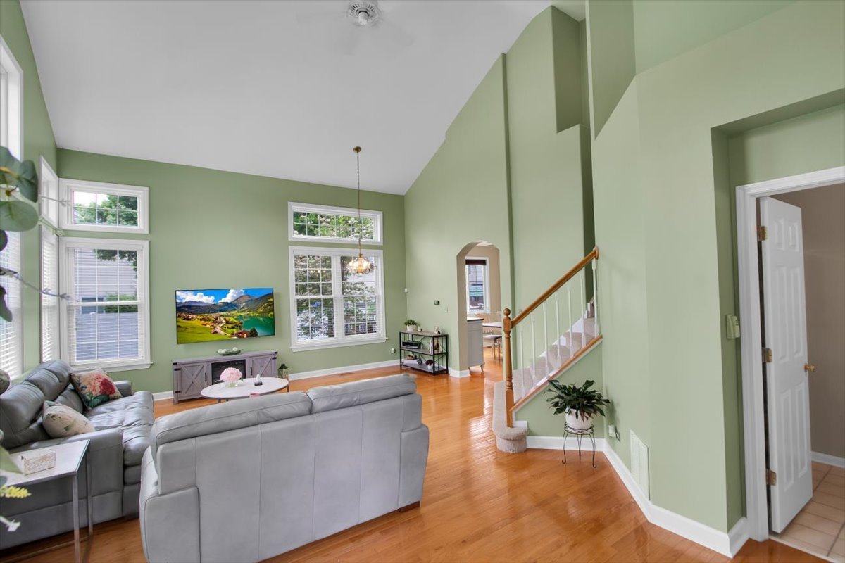 1575 Woodbury Circle