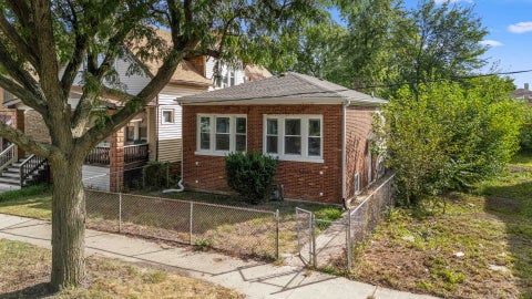 Tiny photo for 10721 S Prairie Avenue, Chicago, IL 60628 (MLS # 12761644)