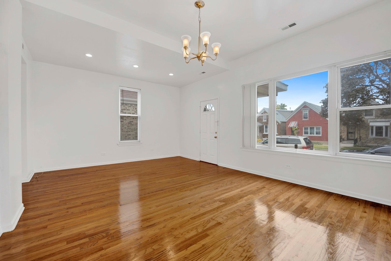 1927 W 34th Place