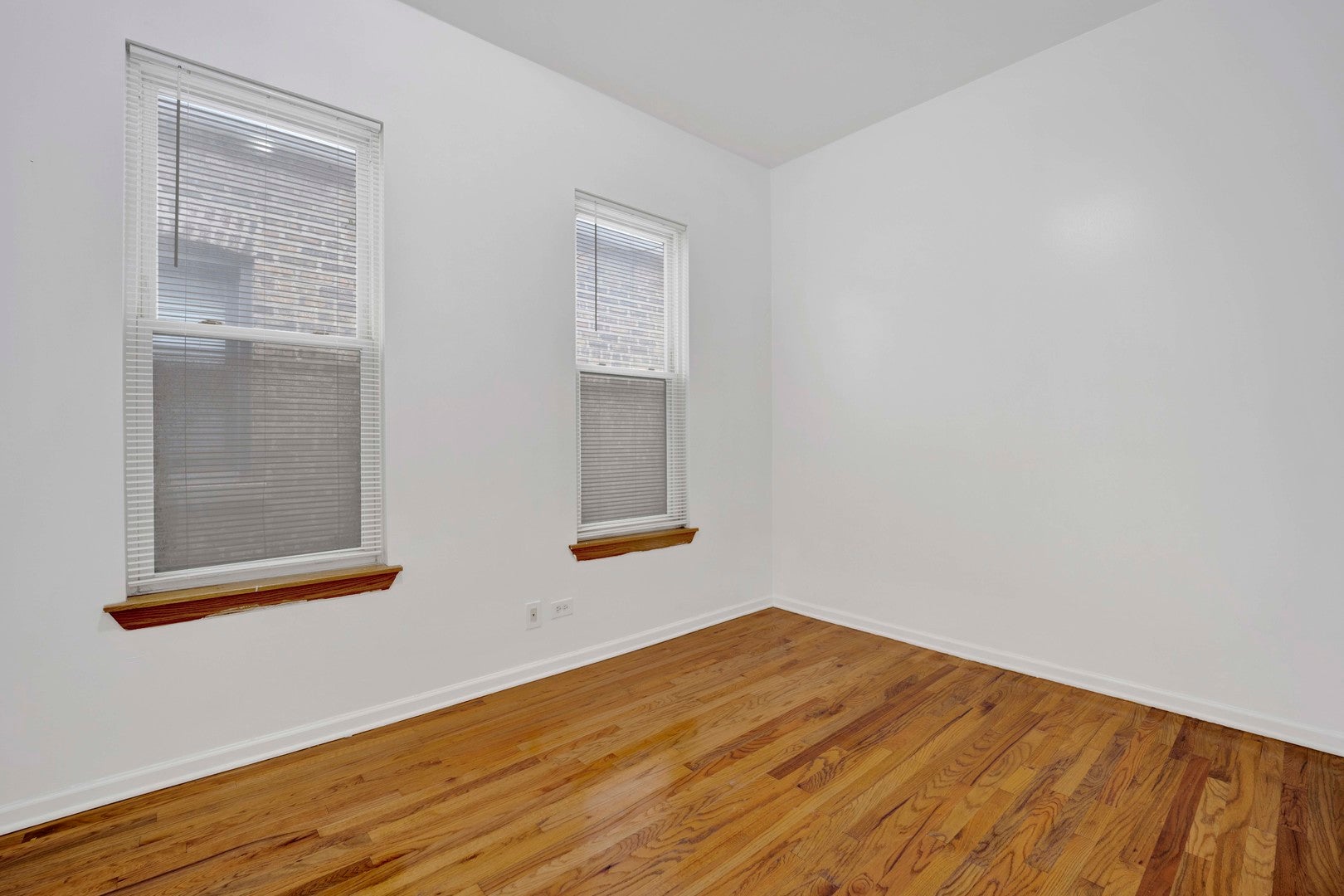 1927 W 34th Place