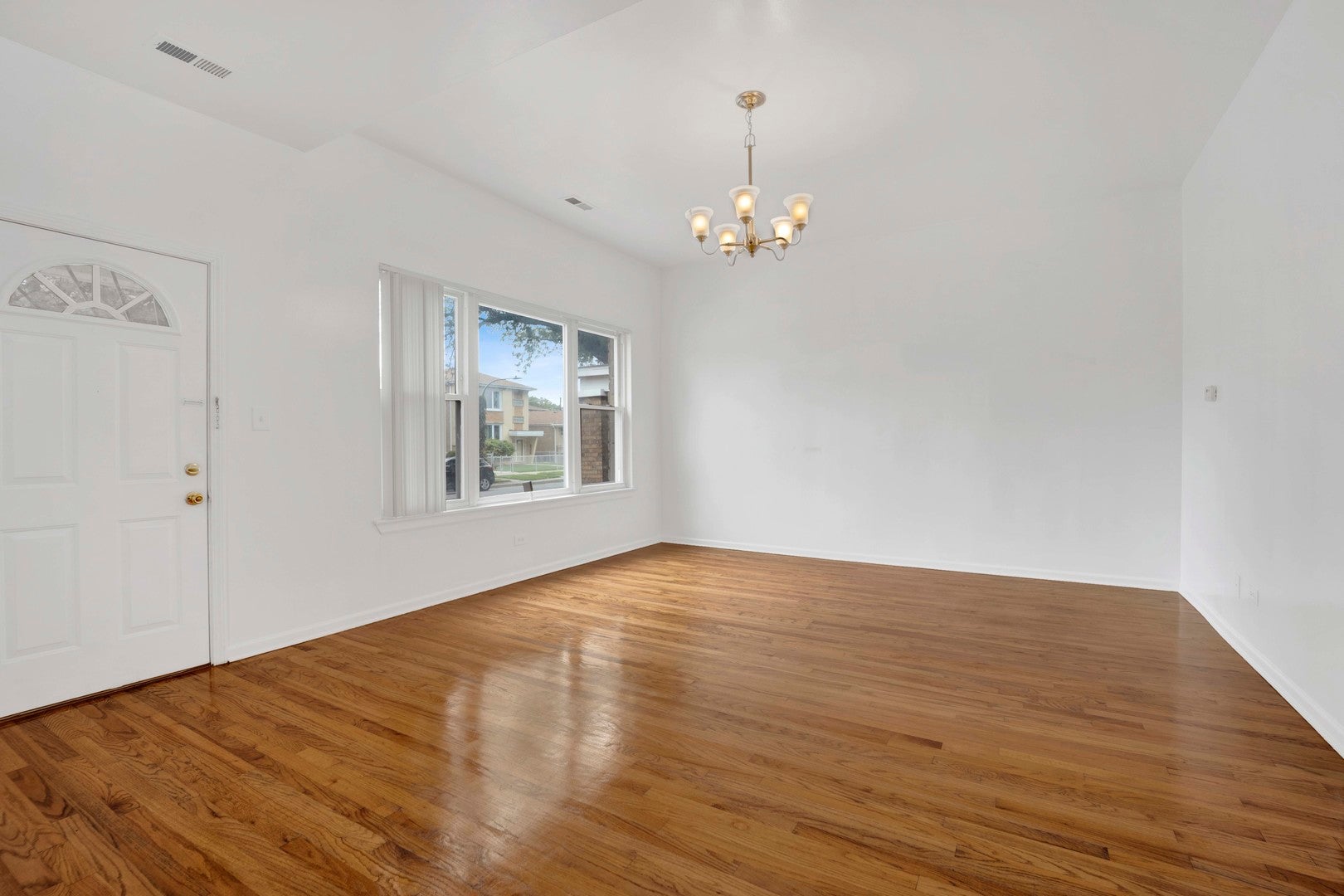 1927 W 34th Place