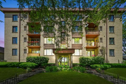 Photo of 5800 W 105th Street #2C, Oak Lawn, IL 60453 (MLS # 12668377)