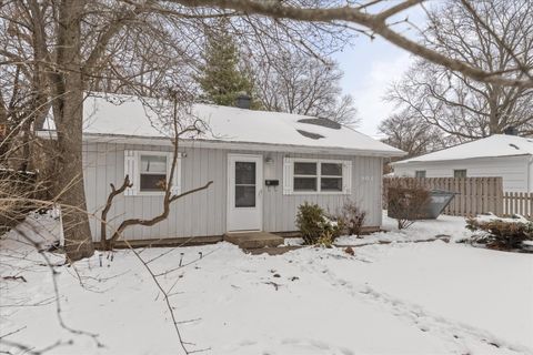 Tiny photo for 804 E Michigan Avenue, Urbana, IL 61801 (MLS # 12561915)