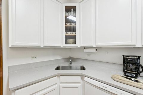 Tiny photo for 822 Washington Boulevard #3, Oak Park, IL 60302 (MLS # 12520021)