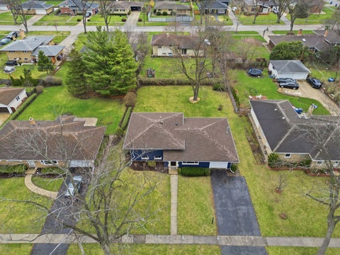 Tiny photo for 1430 E Emmerson Lane, Mount Prospect, IL 60056 (MLS # 12703108)