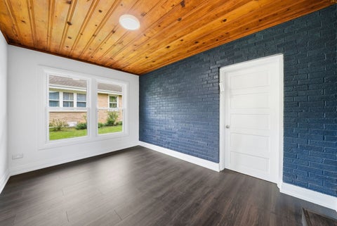 Tiny photo for 1430 E Emmerson Lane, Mount Prospect, IL 60056 (MLS # 12703108)