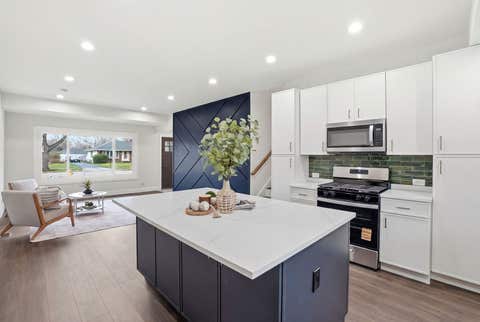 Tiny photo for 1430 E Emmerson Lane, Mount Prospect, IL 60056 (MLS # 12703108)