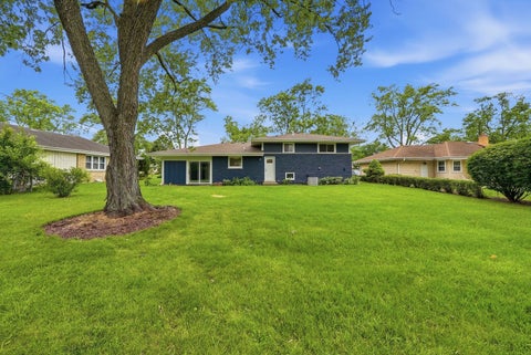 Tiny photo for 1430 E Emmerson Lane, Mount Prospect, IL 60056 (MLS # 12703108)