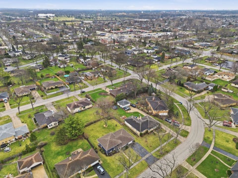 Tiny photo for 1430 E Emmerson Lane, Mount Prospect, IL 60056 (MLS # 12703108)