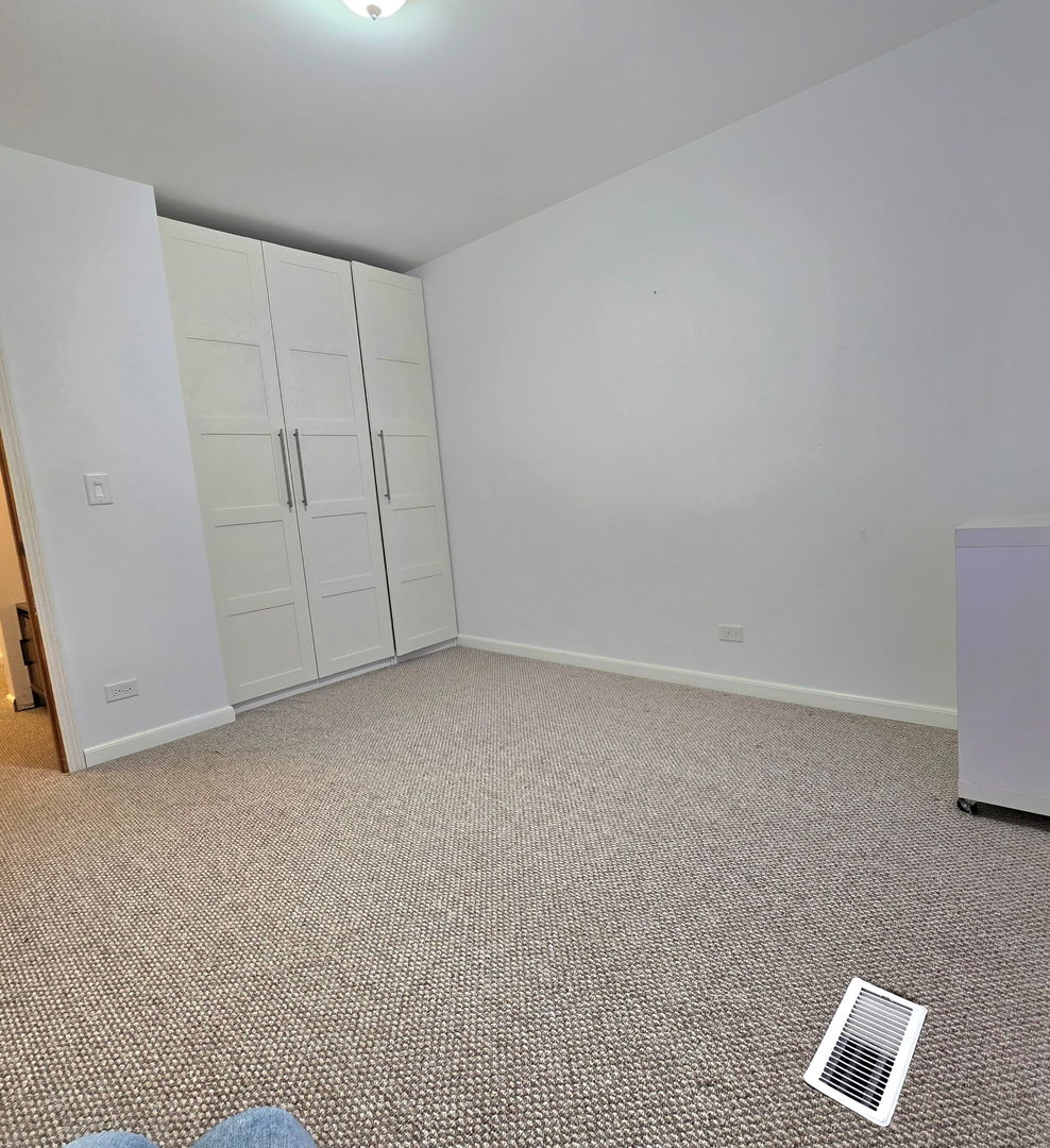 Vernon Hills, Illinois 60061, United States, 2 Bedrooms Bedrooms, ,2 BathroomsBathrooms,Residential,Contingent,202951