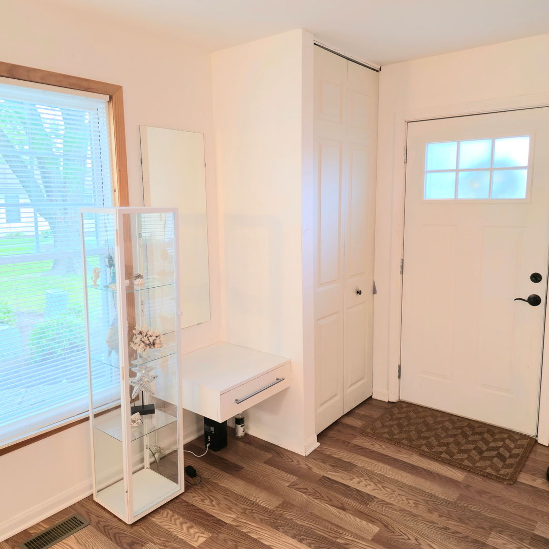 Vernon Hills, Illinois 60061, United States, 2 Bedrooms Bedrooms, ,2 BathroomsBathrooms,Residential,Contingent,202951