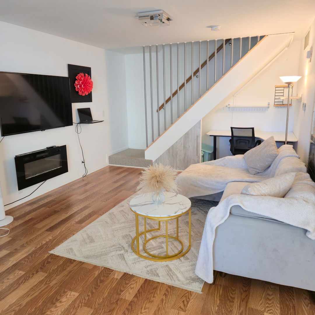 Vernon Hills, Illinois 60061, United States, 2 Bedrooms Bedrooms, ,2 BathroomsBathrooms,Residential,Contingent,202951