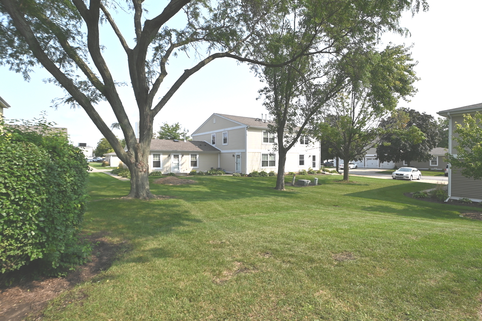 Vernon Hills, Illinois 60061, United States, 2 Bedrooms Bedrooms, ,2 BathroomsBathrooms,Residential,Contingent,202951