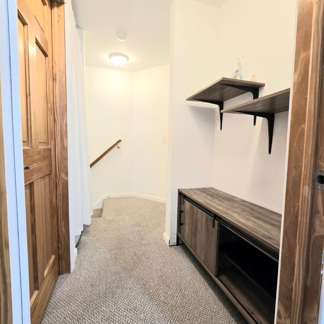 Vernon Hills, Illinois 60061, United States, 2 Bedrooms Bedrooms, ,2 BathroomsBathrooms,Residential,Contingent,202951