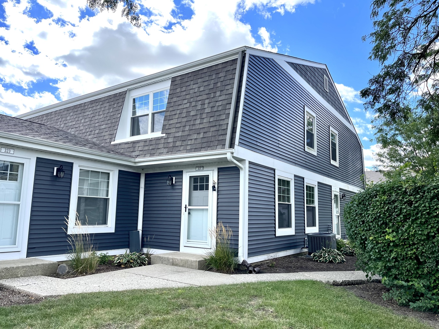 Vernon Hills, Illinois 60061, United States, 2 Bedrooms Bedrooms, ,2 BathroomsBathrooms,Residential,Contingent,202951