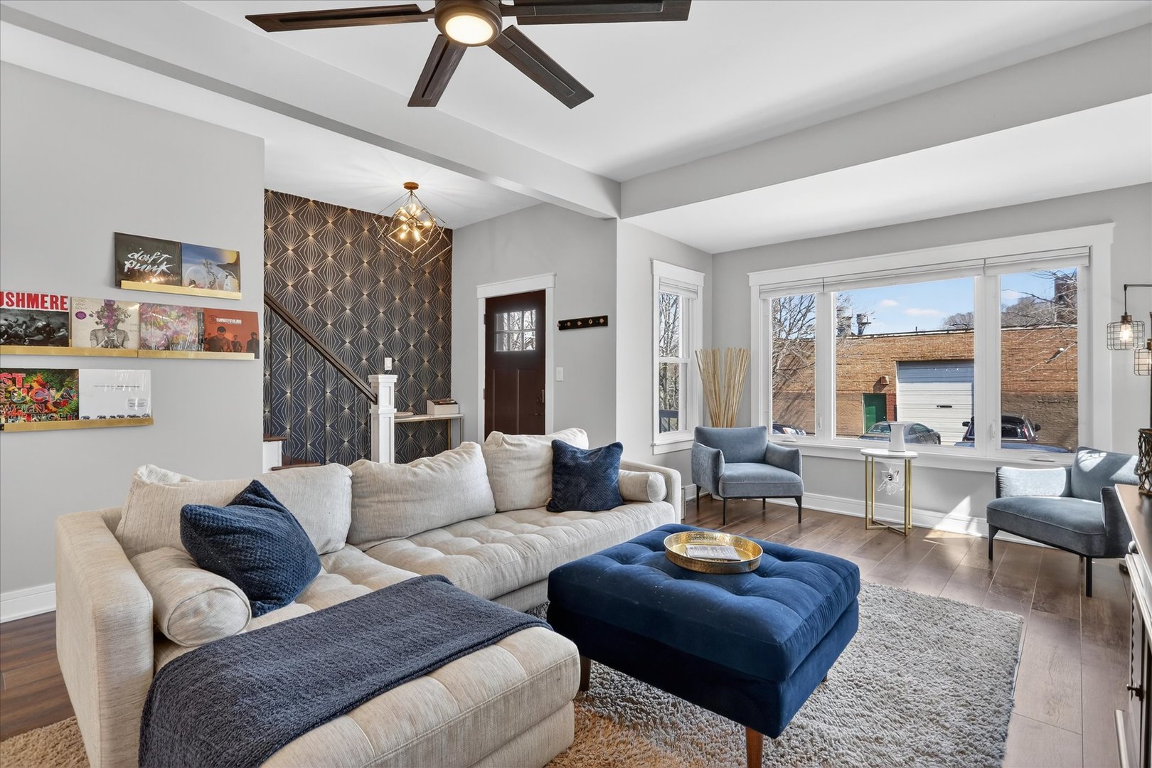 3426 N ALBANY Avenue