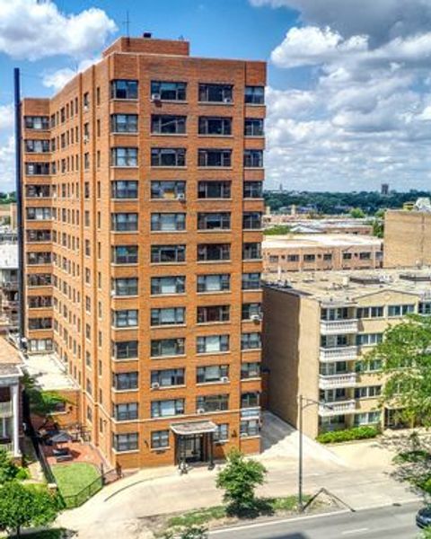 5858 N SHERIDAN Road 1003 Chicago IL 60660