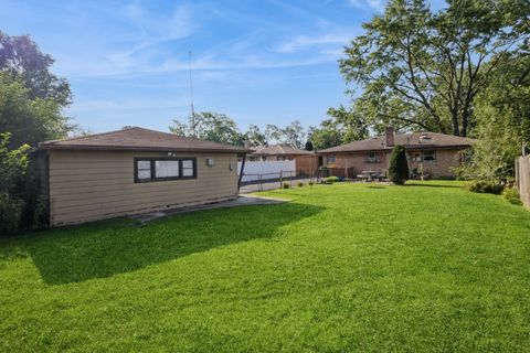 Tiny photo for 6812 98th Street, Chicago Ridge, IL 60415 (MLS # 12492383)